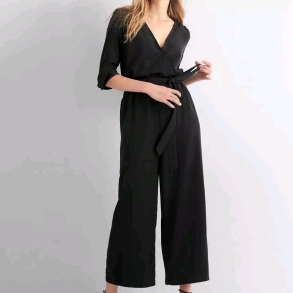 GAP Pants - $5 LABOR DAY SALE ❤️ Gap Wide Leg Wrap Jumpsuit